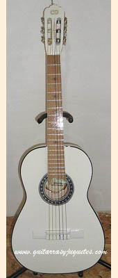 Guitarra Económica modelo CGE de Paracho Vista 8